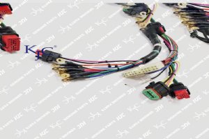 E320D ชิ้นส่วนเครื่องขุดขวาคอนโซลสายไฟ